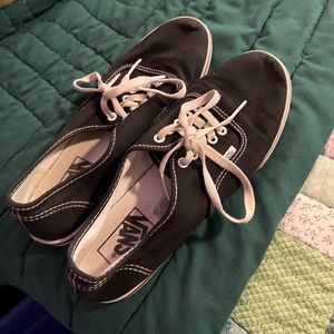 Women’s vans authentic SLIM FITTING classic black 8.5